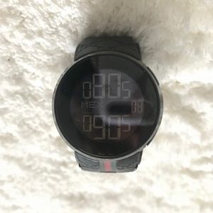 Unisex Gucci rubber time zone watch